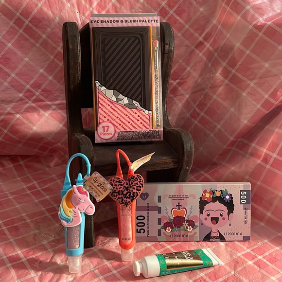 🎈SALE🎈🎀#6.MAKEUP BUNDLE🎀 - Picture 1 of 14